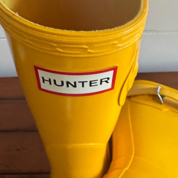 Hunter Classic bright yellow Boots - Picture 3 of 4